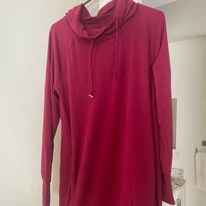 Thin and long tunic shirt.
